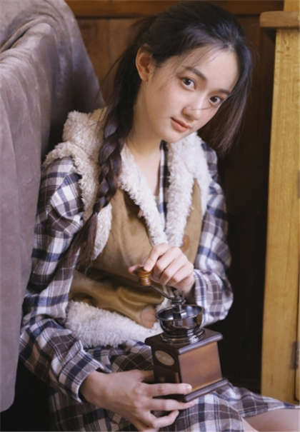 三个老头捆着躁我一个-我被同桌摸大腿内侧_魅性9课