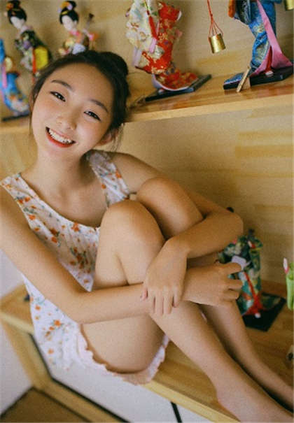 两男吃奶玩乳尖摸下面-两个小丫头稚嫩紧窄_魅性9课