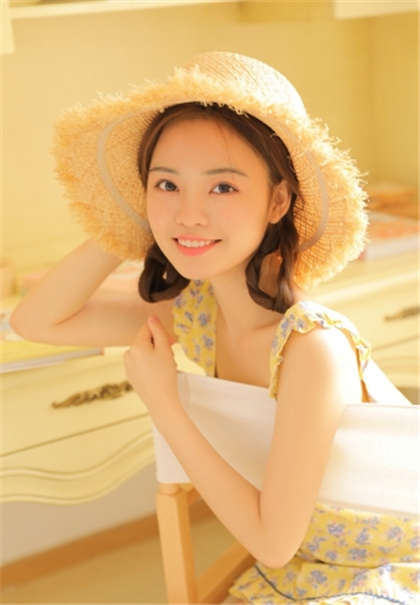 老师黄色小说-车上掀起老师裙子从后面顶进去_魅性9课