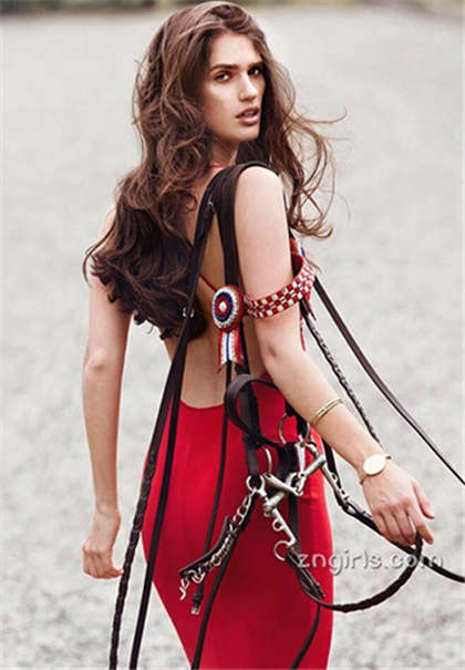 老师我好爽再深一点-蛇王两根巨大进入她的花径小说_魅性9课