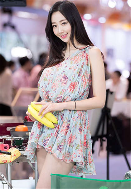 看完下面湿小黄文-小玲为老头吸吮_魅性9课