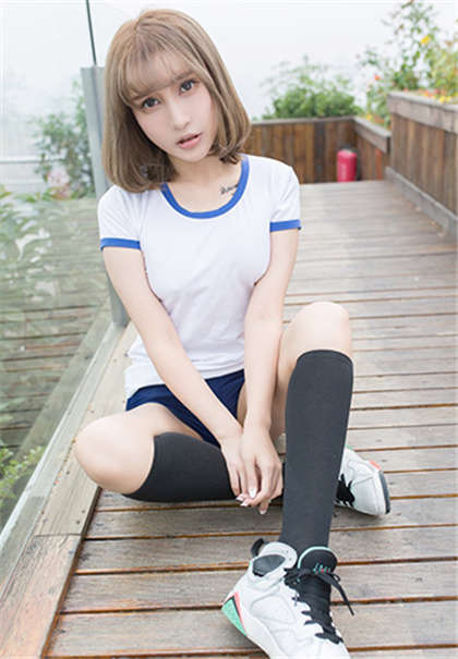 我被同桌在教室里狂做-啊别摸了好湿好多水_魅性9课