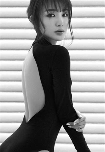 吮胸小说-肉丝篇之等待着的黑裙高跟熟妇_魅性9课