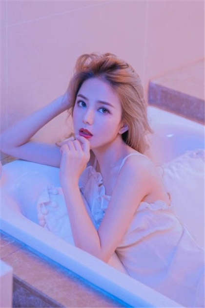 纯肉汁四溅-老师太大了吃不下小说了_魅性9课