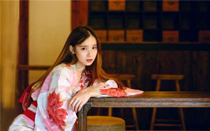 推荐在下面塞东西的污文-小阴蒂被她自己玩硬了_魅性9课