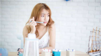 我在公交车被-和男朋友第一次啪详细_魅性9课