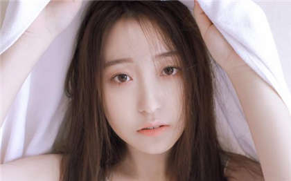 地铁黄黄的肉肉的小说-一次在火车上激烈做爱经历_魅性9课