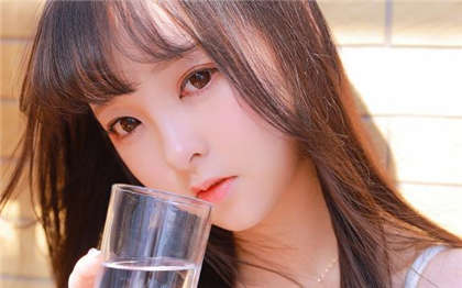 公交车的艳遇-和两个女的一起玩3差点被吸光_魅性9课