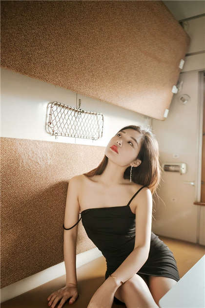 又粗又大的机巴每晚都被宝-在车上哦不要好大_魅性9课