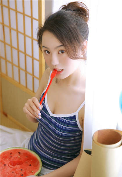 爽到下面流水的小说-教官轻一点胸好痛_魅性9课