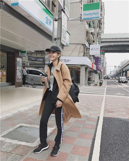 操到尿了的污文-我的语文老师_魅性9课