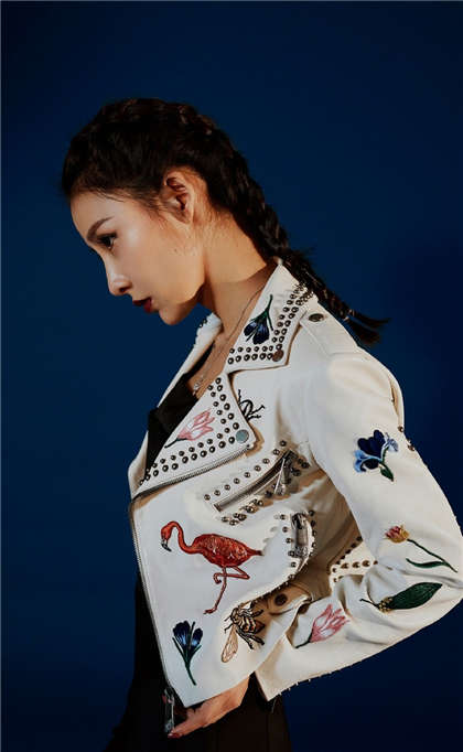 嗯 啊 疼死我了 再深一点 好爽-喂村长吃奶头_魅性9课