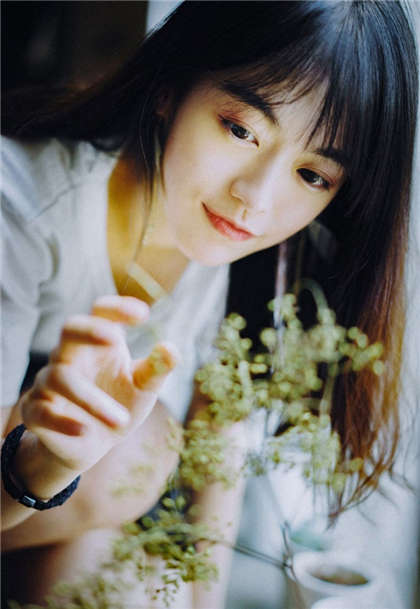 用按摩棒奸淫-我把她的两腿扛在肩上_魅性9课