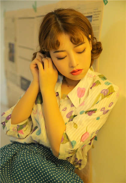 很黄很黄的小文段-猛然捏住胸前一颗柔软_魅性9课