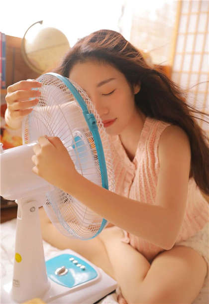 肉写的很有感觉的gl小说-上晚自习放学后一个_魅性9课