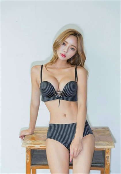 淫到下面湿的文章-他把我的奶罩脱下添_魅性9课