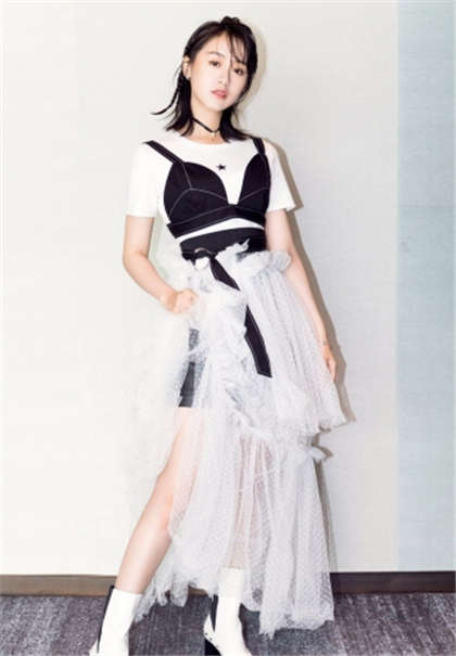 太深了窗户办公室裙揉捏-衣服下鼓鼓的两团h_魅性9课