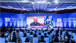 李嘉诚资产，为什么不敌马云，原来他一直在减少自己的财产