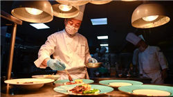 泳衣品牌排行榜前十名，让你成为整个沙滩最亮的崽。